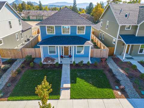 1019 SW J Street, Grants Pass, OR 97526