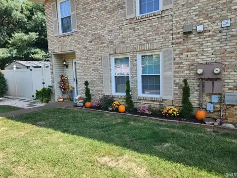 10250 Bourbon Street Court, Newburgh, IN 47639
