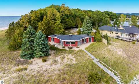 16560 Starke Road, Arcadia, MI 49613
