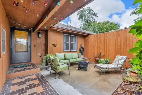 3600 SW Cambridge AVE, Topeka, KS 66614