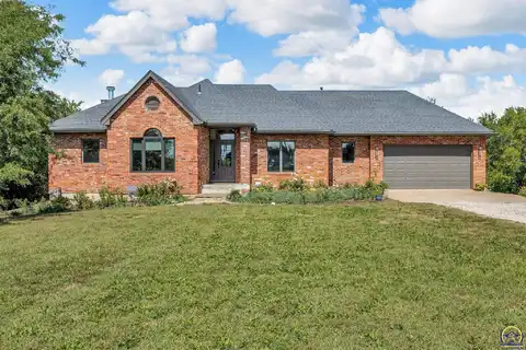 8338 SW 37th ST, Topeka, KS 66614
