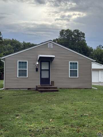 538 NE Lake St, Topeka, KS 66616