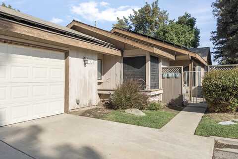 1704 E Babcock Drive E, Visalia, CA 93292