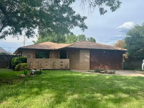 1402 Ave K NW, Childress, TX 79201