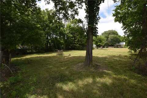 422 S Cheokee ST, Stilwell, OK 74960
