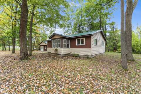9325 Evergreen Drive, Gladwin, MI 48624