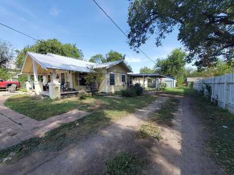 208 W Houston St, Menard, TX 76859