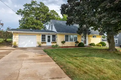 995 Kane, Dubuque, IA 52001
