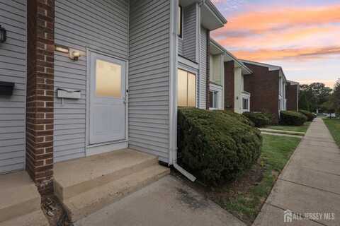10-L Quincy Circle, Brunswick Gardens, NJ 08810