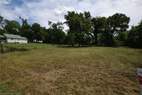 422 S Cherokee ST, Stilwell, OK 74960