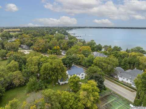1100 S Shore Dr, CLEAR LAKE, IA 50428