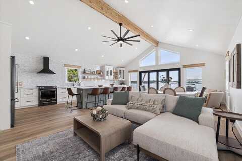 9098 Dexter Pinckney Road, Pinckney, MI 48169