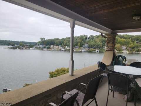 52 Ithanell Rd, Hopatcong, NJ 07843