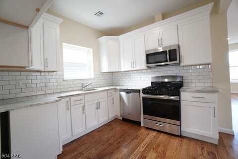 17 Triton Ter Apt 3, Newark, NJ 07104