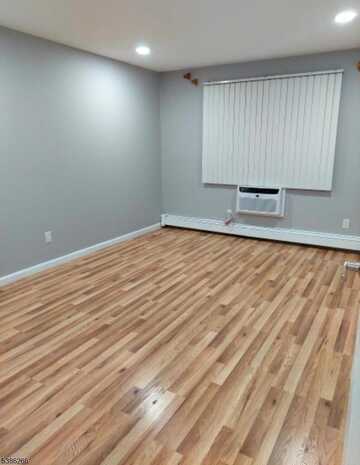 550 Central Ave, Harrison Town, NJ 07029