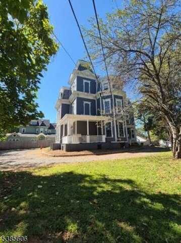 810 Old York Rd, Raritan, NJ 08869