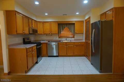 79 Fillmore St, Newark, NJ 07105