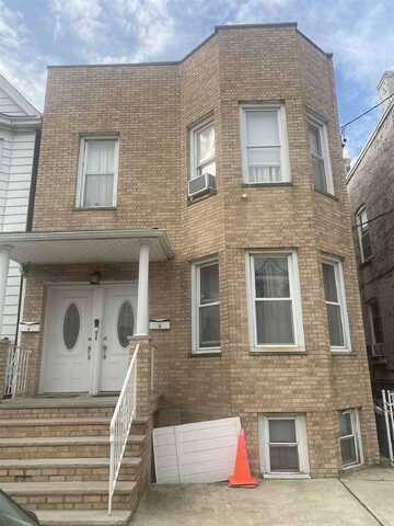 122 WEST 20TH ST, Bayonne, NJ 07002