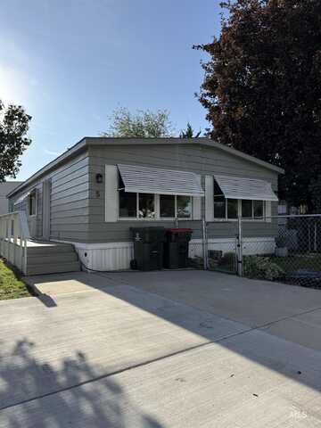 424 W Cherry Ln, Meridian, ID 83642