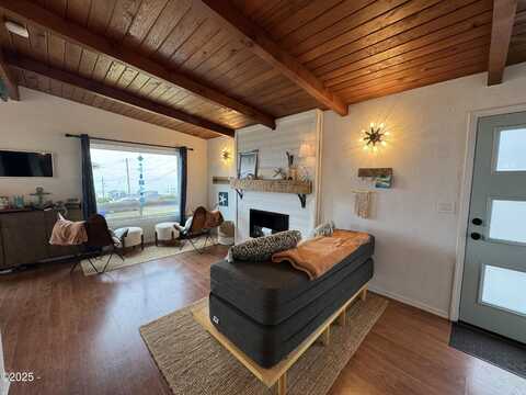 1906 NE 69th Street, Lincoln City, OR 97367