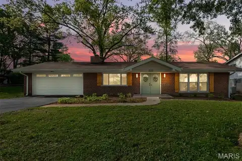 11220 Trieste Drive, Saint Louis, MO 63146