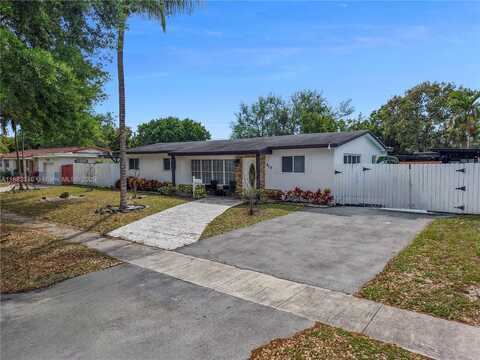 810 NE 182nd St, North Miami Beach, FL 33162