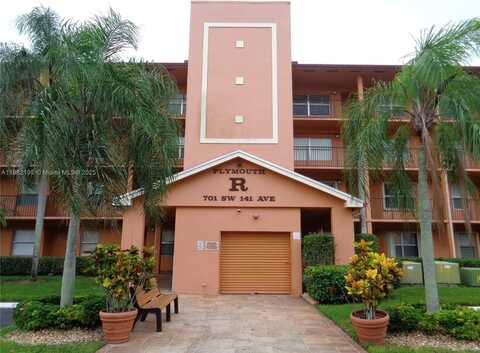 701 SW 141st Ave, Pembroke Pines, FL 33027