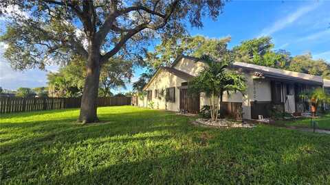 9600 NW 15th Ct, Pembroke Pines, FL 33024