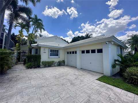 1251 E Wilshire Cir E, Pembroke Pines, FL 33027