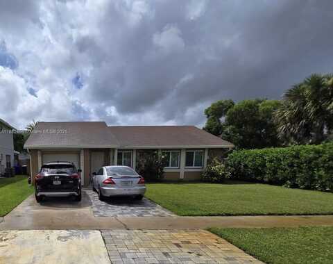 8102 SW 20th St, North Lauderdale, FL 33068