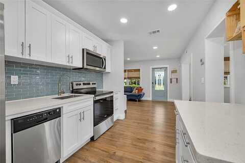 4881 NE 2nd Ave, Oakland Park, FL 33334