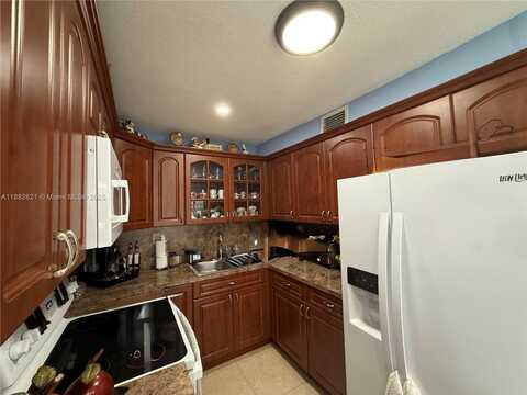 1560 W 46th St, Hialeah, FL 33012