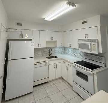5161 Collins Ave, Miami Beach, FL 33140