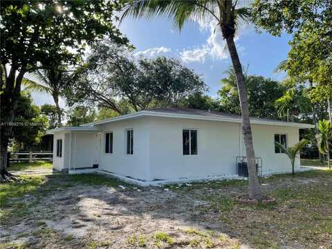 771 NE 137th St, North Miami, FL 33161
