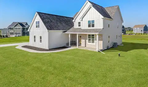 W276n8387 Marshall Dr, Hartland, WI 53029