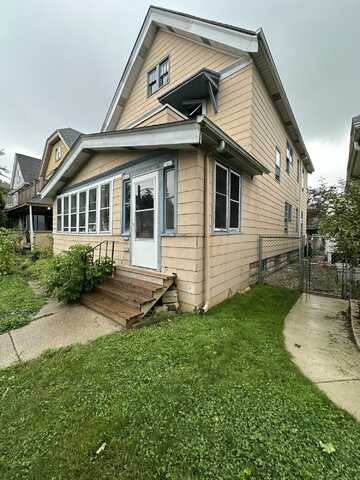 3441 N Pierce St, Milwaukee, WI 53212