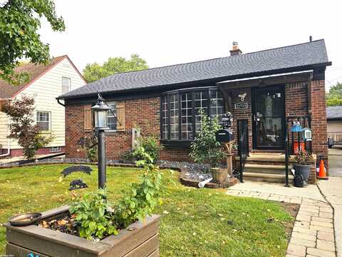 21715 Alger, Saint Clair Shores, MI 48080