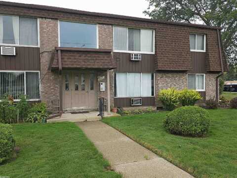 30241 Utica Rd, Roseville, MI 48066