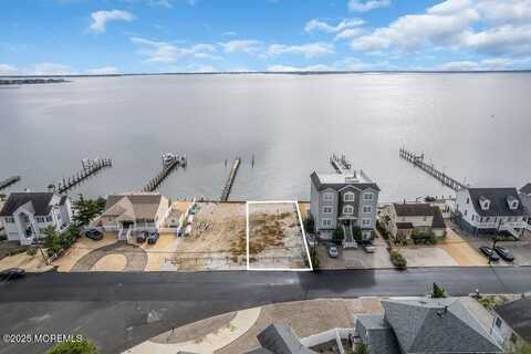 657 Bayview Drive, Toms River, NJ 08753