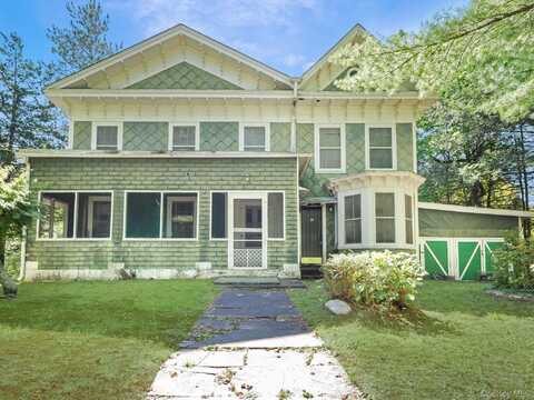 19 Oakland Valley Road, Cuddebackville, NY 12729