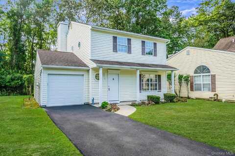 7 Mallard Path, Coram, NY 11727