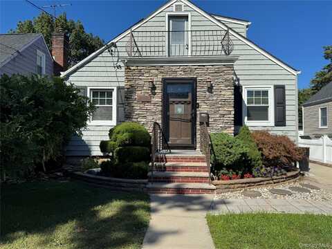 720 Washington Street, Franklin Square, NY 11010