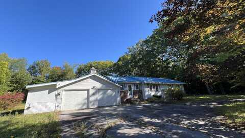 713 Mcgrath Pond Road, Belgrade, ME 04917