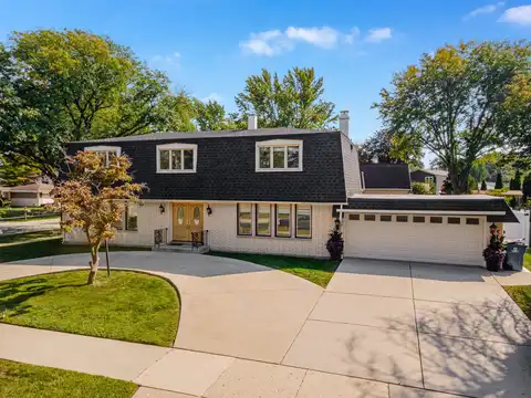 1817 E Maya Lane, Mount Prospect, IL 60056