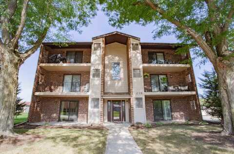 1215 Chalet Road, Naperville, IL 60563