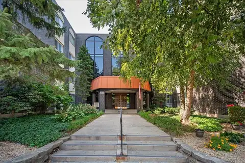 9530 N Lamon Avenue, Skokie, IL 60077
