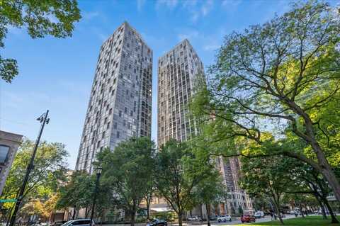 345 W Fullerton Parkway, Chicago, IL 60614