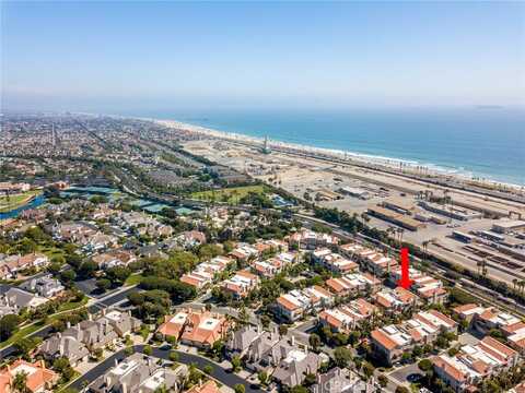 19595 Oakdale Lane, Huntington Beach, CA 92648