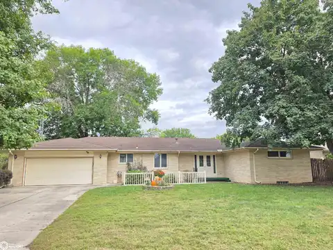 149 Parkridge Drive, Mason City, IA 50401