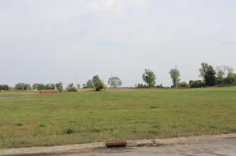 Smith Dr, Auburn, IN 46706